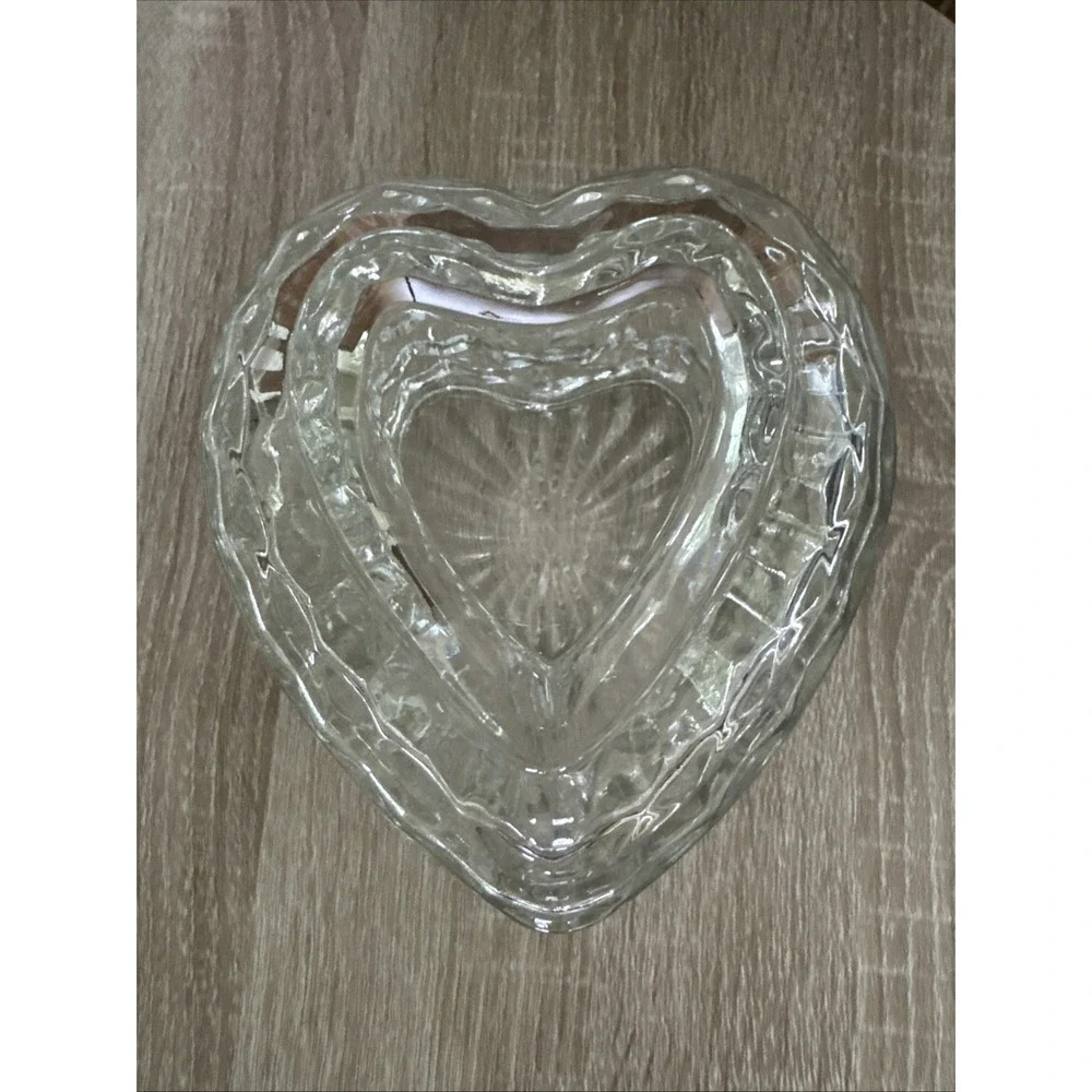 HOMCO CRYSTAL AMERICAN HEART SHAPED CANDY/ TRINKET/RELISH DISH PREOWNED